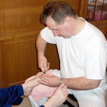 Fußpflege bei einem Patienten